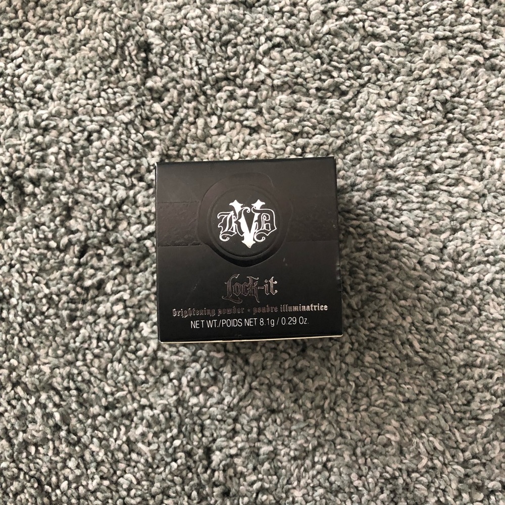 Kat Von D Brightening Powder in Golden